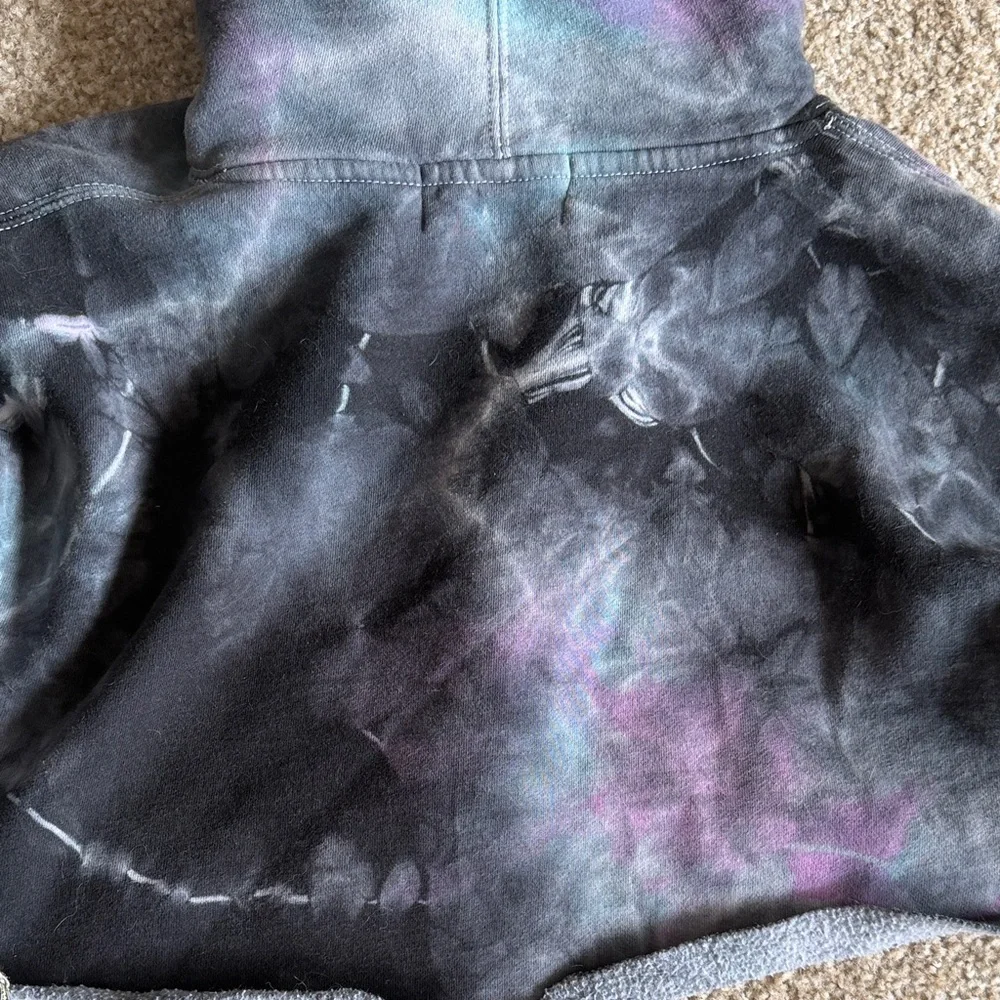 Civil Regime Floral Embroidered Cropped Hoodie - Picture 8 of 8